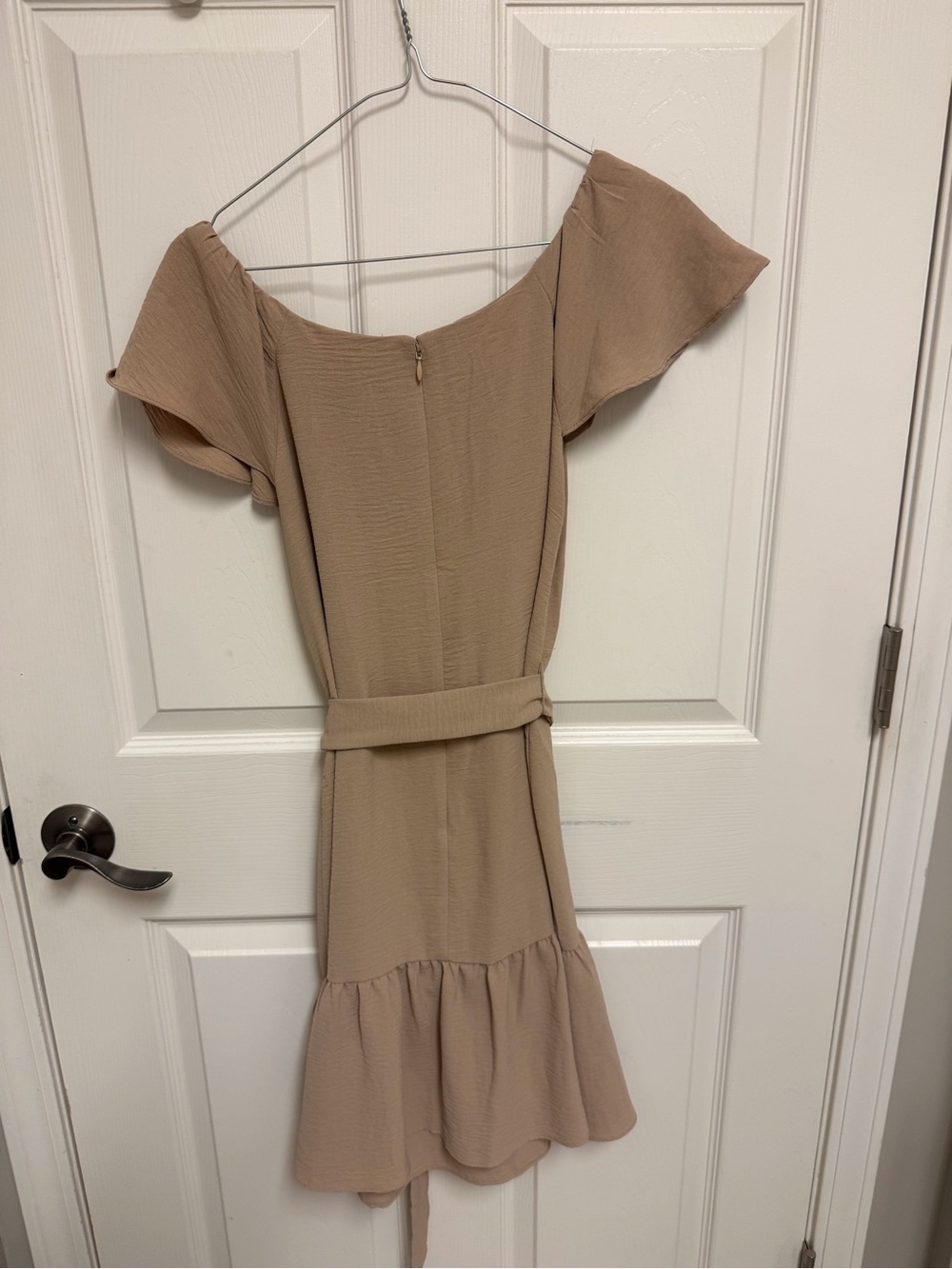 DKNY Off-the-Shoulder Ruffle Mini Dress in Sand - Size 6 Boho, Chic, Romantic - Picture 4 of 8